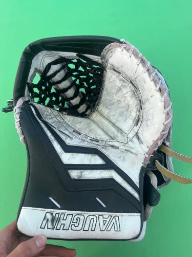 Black Senior Vaughn Pro V Elite Goalie Glove Regular