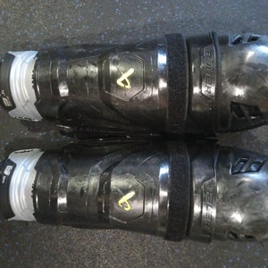 Intermediate Bauer Supreme M3 13" Shin Pads (Used)