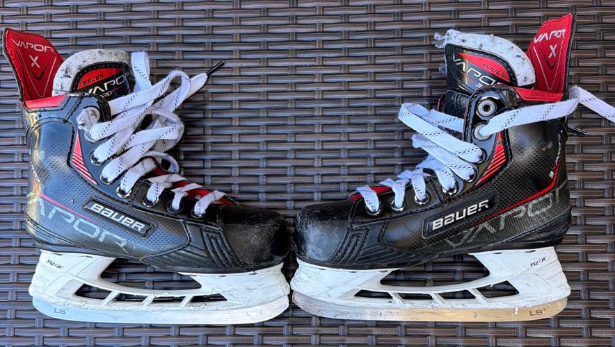 Black 2021 Bauer Vapor 3X Pro Hockey Skates Regular Width 13.5 (Used)