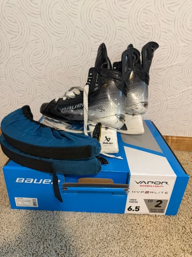 Black/Gray 2023 Bauer Vapor Hyperlite 2 Hockey Skates Regular Width 6.5 (Used)