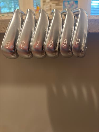 Men's 2023 Mizuno JPX 923 Forged Right Handed Iron Set Regular Flex Graphite/Steel Shaft 37" (Used)