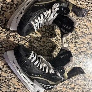 2022 CCM AS-V Hockey Skates Regular Width 9 (Used)