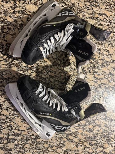 2022 CCM AS-V Hockey Skates Regular Width 9 (Used)