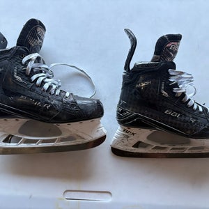 2022 Bauer Supreme Mach Hockey Skates 9 (Used)