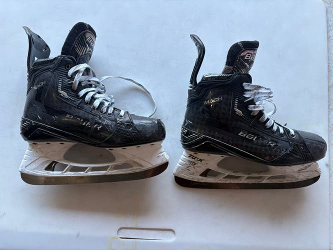 2022 Bauer Supreme Mach Hockey Skates 9 (Used)