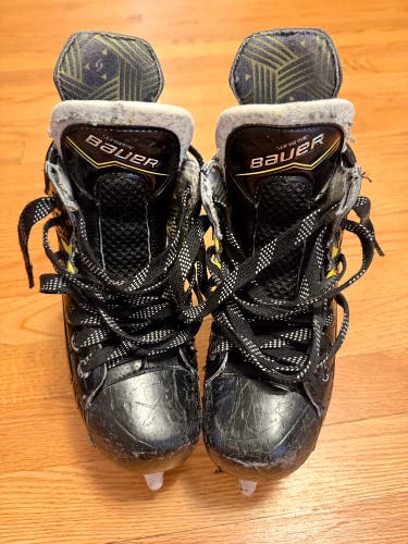 2024 Bauer Supreme M40 Hockey Skates Regular Width 13 (Used)