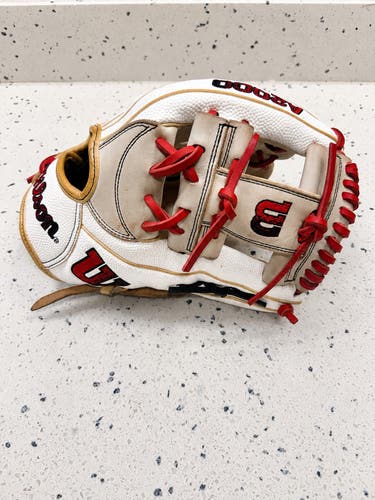Wilson A2000 RH Infield Baseball Glove 12" (Used)