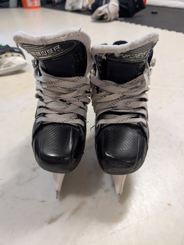 Bauer Elite Hockey Goalie Skates Size 5.5 Fit 1 (Used)