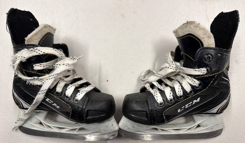 Black 2018 CCM Tacks 9040 Hockey Skates Regular Width 10 (Used)