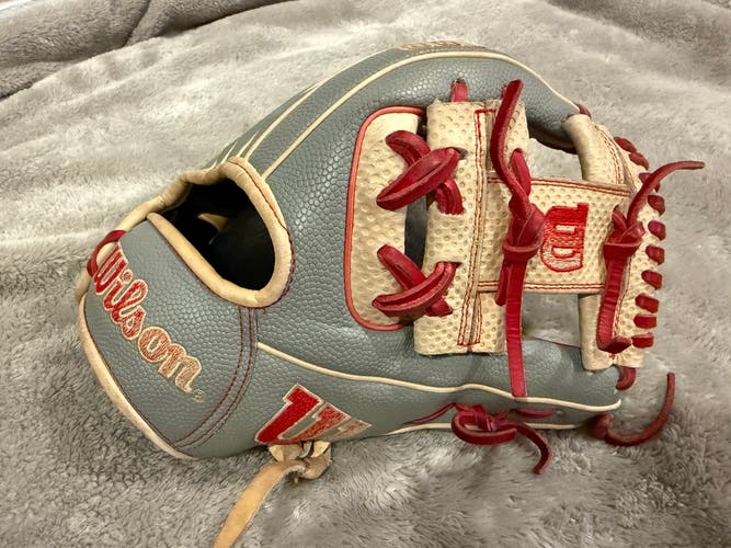 Wilson A2000 1786 RH Infield Baseball Glove 11.5" (Used)