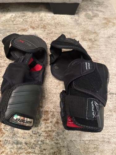 Senior Medium Bauer Vapor X900 Lite Elbow Pads (Used)