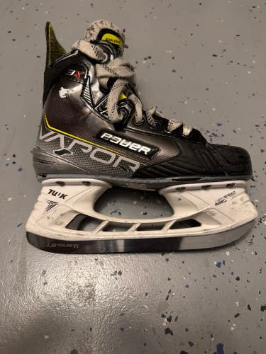 2021 Bauer Vapor 3X Hockey Skates Regular Width Size 3.5 with Ti Steel