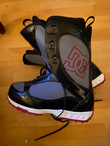 Misty snowboard boots 2011 size 8 Womens used like new condition
