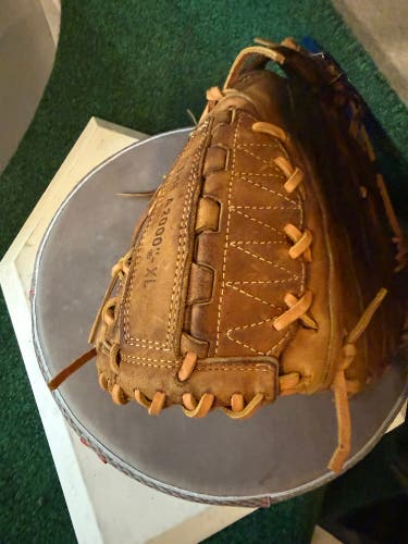 Wilson A2000 RH Pitcher's Baseball Glove 12" (Used)