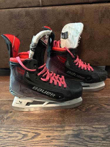 Black 2023 Bauer Vapor X5 Pro Hockey Skates Regular Width Size 5 with 2 sets of steel (used)