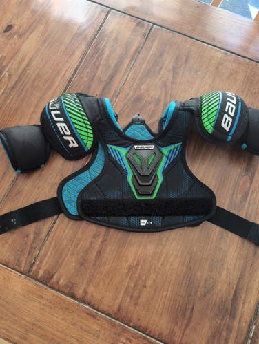 Large Youth Bauer X Shoulder Pads (Used)