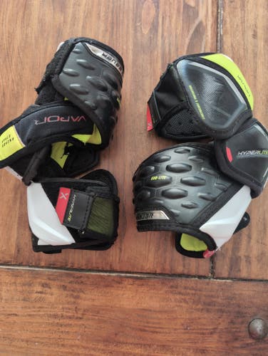 Medium Junior Bauer Vapor Hyperlite Elbow Pads (Used)