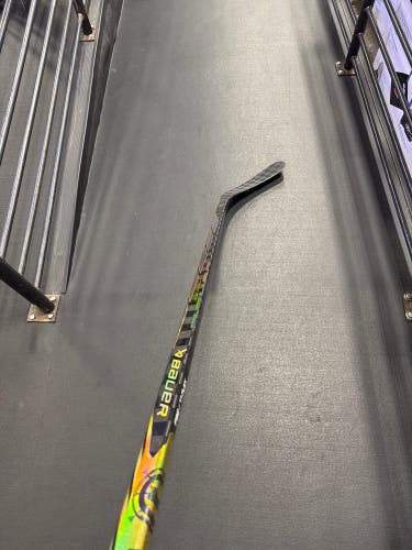 Senior Bauer Proto-R Hockey Stick Right Handed P92 77 Flex (Used)