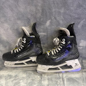 Junior Bauer Supreme M50 Pro Hockey Skates Regular Width Size 2 (Used)