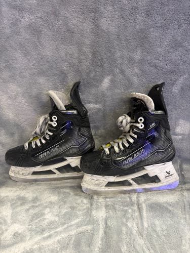 Junior Bauer Supreme M50 Pro Hockey Skates Regular Width Size 2 (Used)