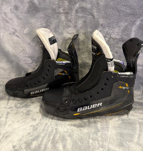 Senior Bauer Supreme M5 Pro Hockey Skates 7 (Used)