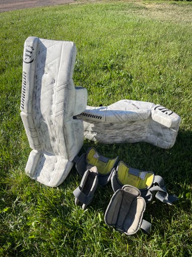 31" Warrior Ritual G3 pads, Vaughn Velocity Gloves, vapor skates