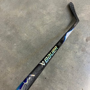 Junior Bauer Vapor Flylite Hockey Stick Left Hand P28 40 Flex (Used)