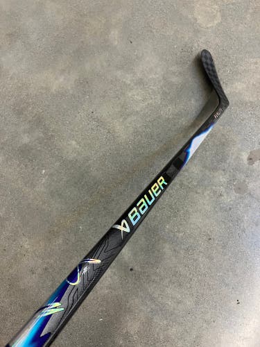 Junior Bauer Vapor Flylite Hockey Stick Left Hand P28 40 Flex (Used)