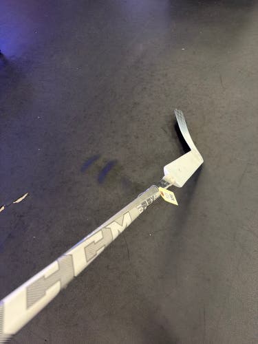 Senior CCM Extreme Flex 5 Pro Goalie Stick Regular 25" Paddle (Used)