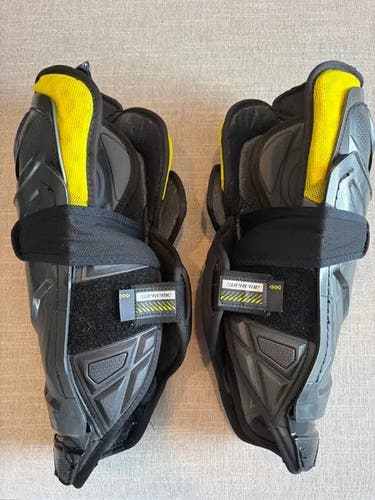 Intermediate Bauer Supreme Mach 13" Shin Pads (Used)