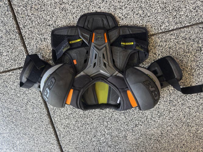 Medium Senior CCM Tacks XF Pro Shoulder Pads (Used)