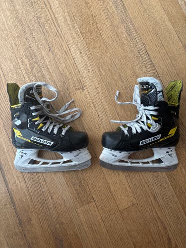 Bauer Supreme M4 size 1 D Width skate with Aetrex insoles