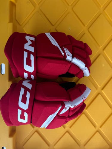 CCM Next Gloves 14" (Used)