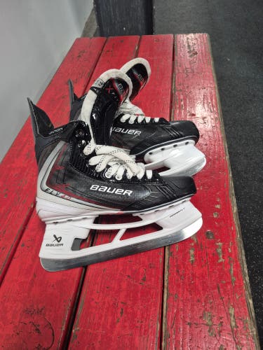 Black/White 2025 Bauer Vapor Fly40 Hockey Skates Regular Width 9.5 (Used)