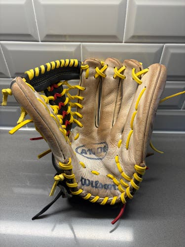 Wilson A1000 T125 RH Outfield Softball Glove 12.5" (Used)