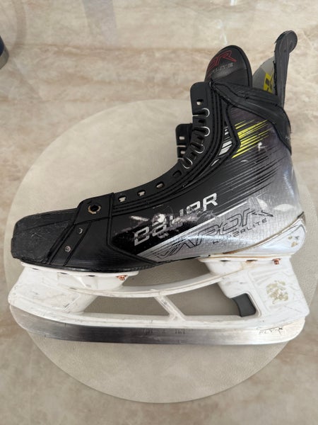 Black/White 2023 Bauer Vapor Hyperlite 2 Hockey Skates Regular Width 8 (Used)
