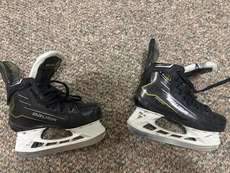 2024 Bauer Supreme M40 Hockey Skates Regular Width Size 4.5 (Used)