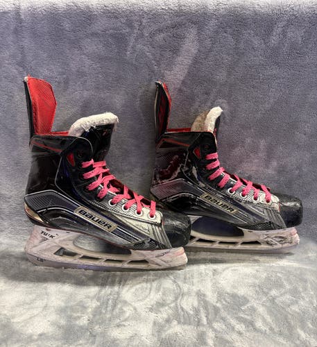 Junior Bauer Vapor X900 Hockey Skates Extra Wide Width Size 4.5 (Used)