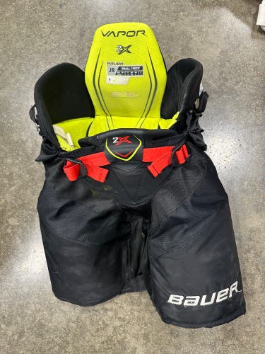 Black Junior Small Bauer Vapor 2X Hockey Pants (Used)