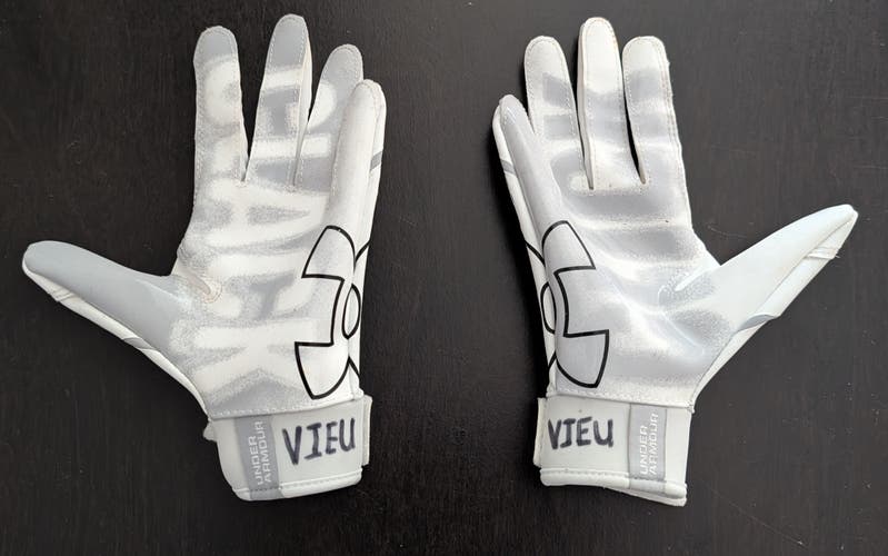 White Small Youth Under Armour Blur Gloves (Used)