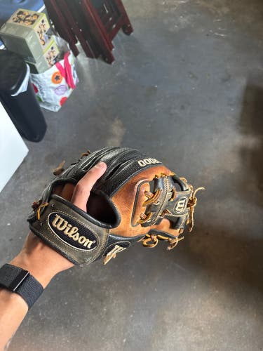 Wilson A2000 RH Infield Baseball Glove 11.25" (Used)