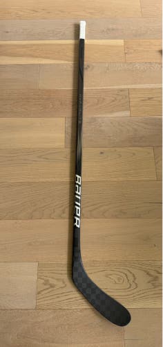 Intermediate Bauer Vapor Hyperlite 2 Left Hand Hockey Stick P28 55 Flex (New) CUSTOM BLACK
