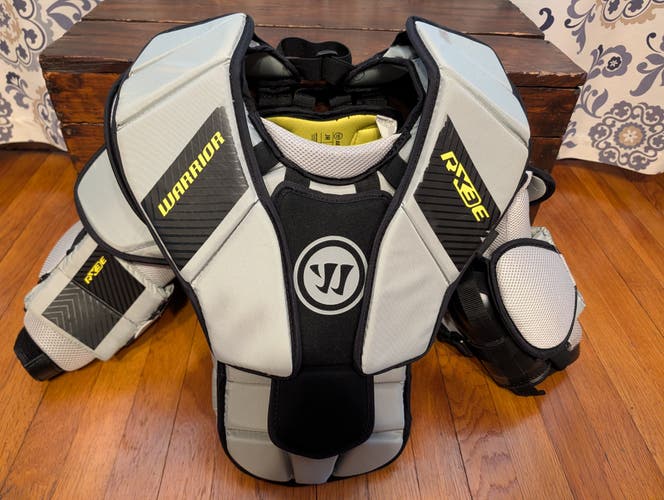 Large/Extra Large 2023 Warrior Ritual X4 E Goalie Chest Protector