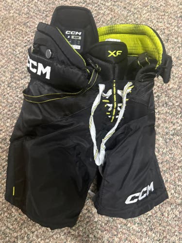 Men's Junior Medium CCM Hockey Pants (Used)