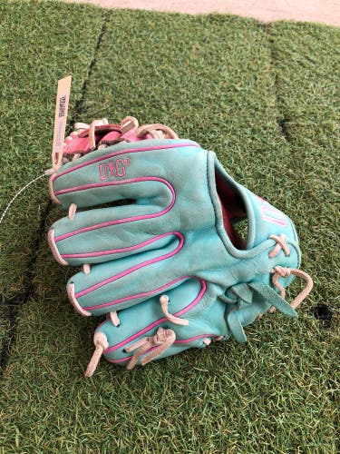 DIG IT "Collecting Outs" RH Infield Baseball Glove 10.5" (Used)