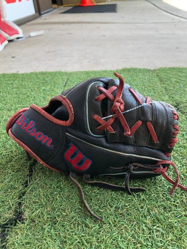 Wilson A2000 RH Pitcher's Baseball Glove 11" (Used)