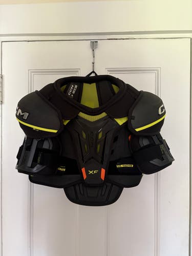 Men's Large Senior CCM Tacks XF Shoulder Pads (Used)