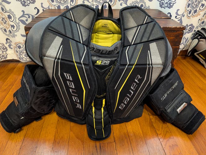 Small Bauer Supreme S29 Goalie Chest Protector (Used)