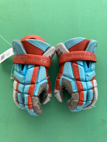 Team Illinois Maverik M6 Lacrosse Gloves (Used)