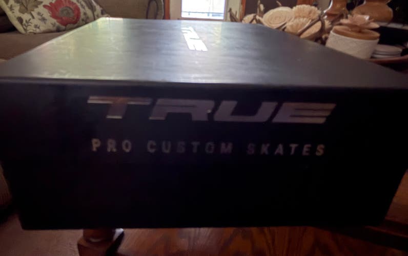 True Pro Custom Hockey Skates 7.5 (New)